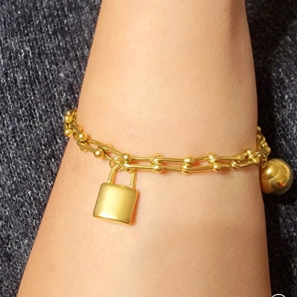 LINK BRACELET WITH CHARMS NWOT - Picture 6 of 6